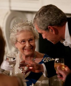 Erzsébet királynő és Bush