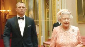 James Bond és Erzsébet